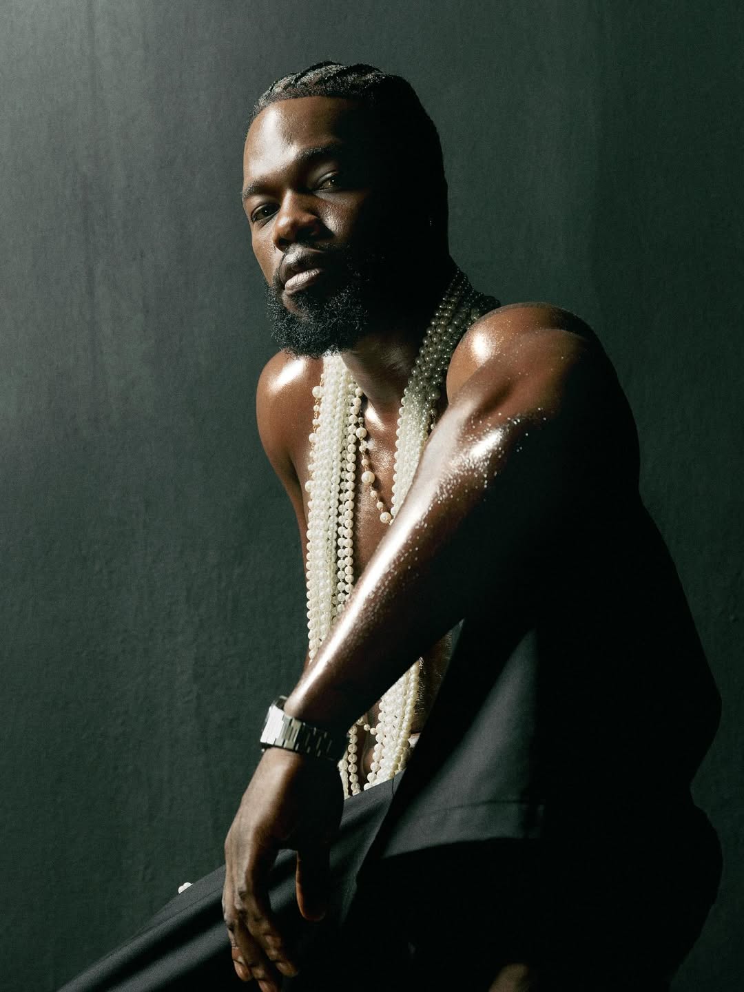 Broda Shaggi Dazzles in Pearls: Birthday Bash Meets Stage Magic


Pearl-Clad Broda Shaggi Sets Stage Ablaze in Birthday Performance


From Pearls to Performance: Broda Shaggi's Birthday Spectacle