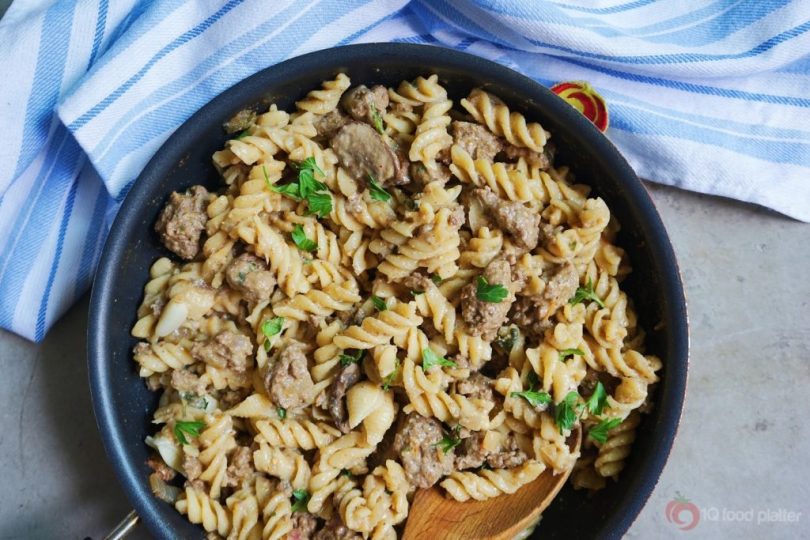 Creamy Cashew-Meat Sauce with Macaroni