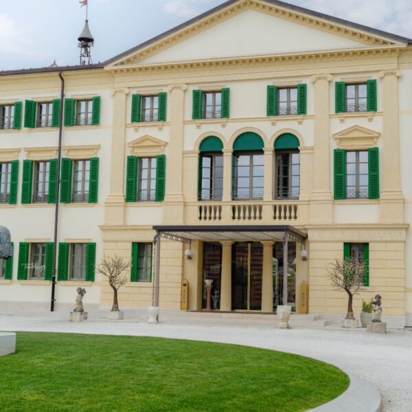 Love App to 'I Do': Sereta & Silvio's Dreamy Destination Romance