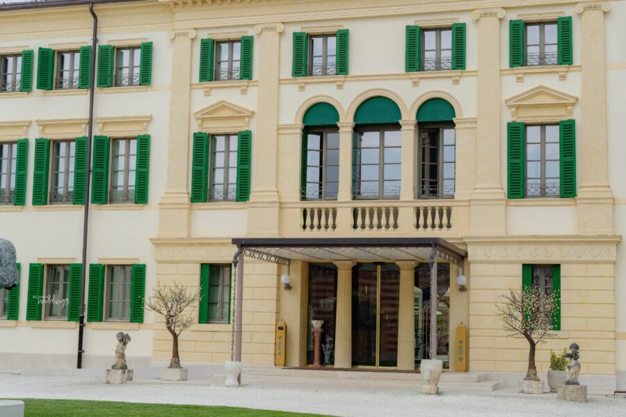 Love App to 'I Do': Sereta & Silvio's Dreamy Destination Romance