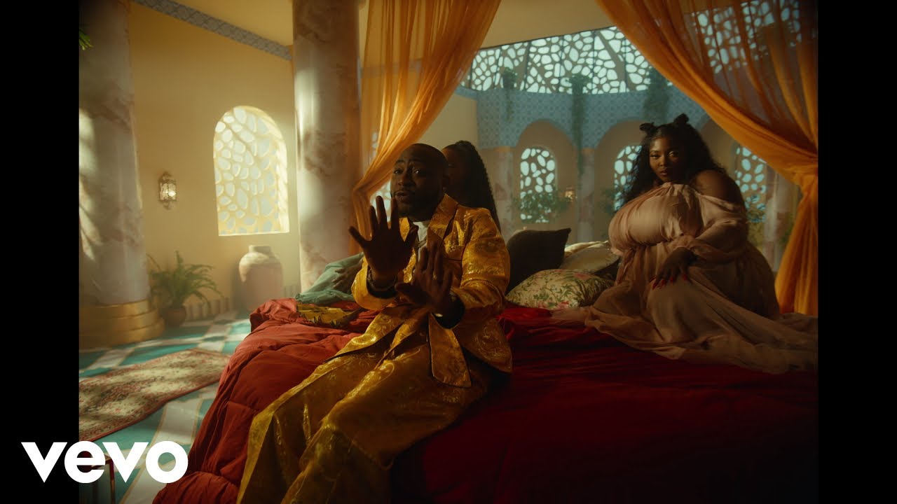 Davido Celebrates Bold Beauty in Sizzling "10 Kilo" Music Video


Watch: Davido's "10 Kilo" Video Turns Up the Heat with Body-Positive Message


Curves Take Center Stage in Davido's Latest Hit "10 Kilo"