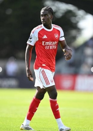 18-Year-Old Left Back Ogunnaike Promoted to Arsenal First Team Training Ahead of Sporting CP Clash