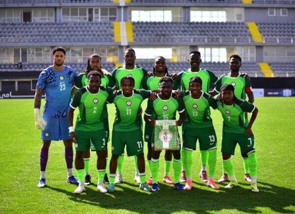 Iwobi Praises Debuting Players, Apologizes for Red Card