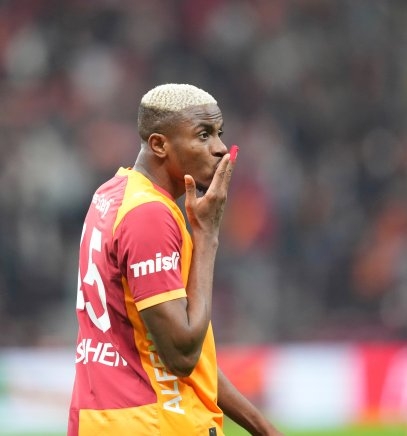 Galatasaray Coach Reveals Reason Behind Osimhen’s Surprise Omission vs. Genclerbirligi