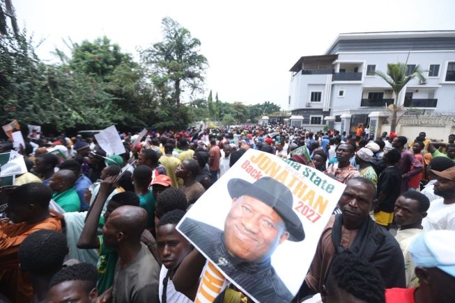 “Waiting for Goodluck”: CSOs and Youths Rally at Jonathan’s Office, Urge 2027 Presidential Bid