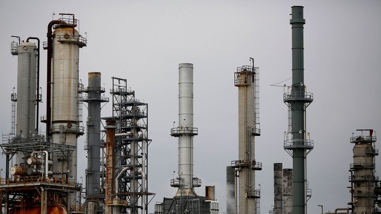 Dangote Refinery Ships 1.66 Billion Litres of Petroleum Products in April