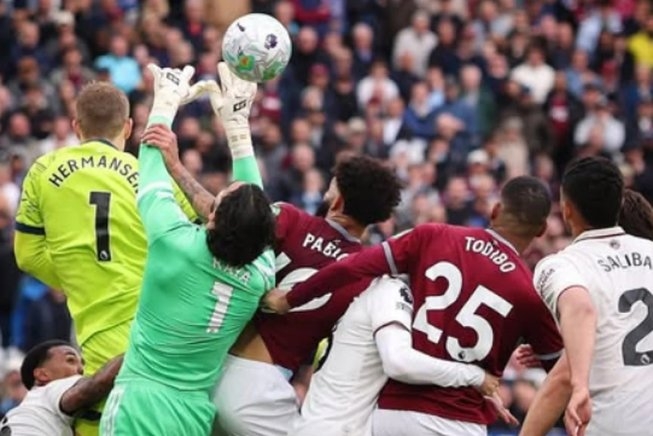 Ikpeba Slams Arsenal Over Controversial VAR Decision in West Ham Win: 'They Bully Defences'