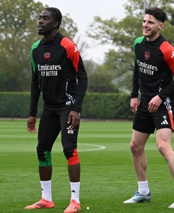 18-Year-Old Left Back Ogunnaike Promoted to Arsenal First Team Training Ahead of Fulham Clash