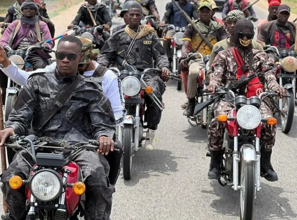 Armed Bandits Freely Patrol Highway, Greet Security Forces in Shocking Video