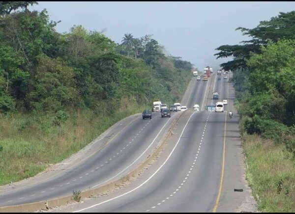Six dead as tankers, trucks, cars collide on Lagos–Ibadan Expressway