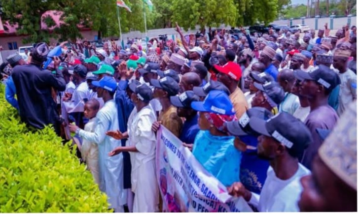 Over 10,000 ADC and PDP Members Defect to APC in Kebbi State