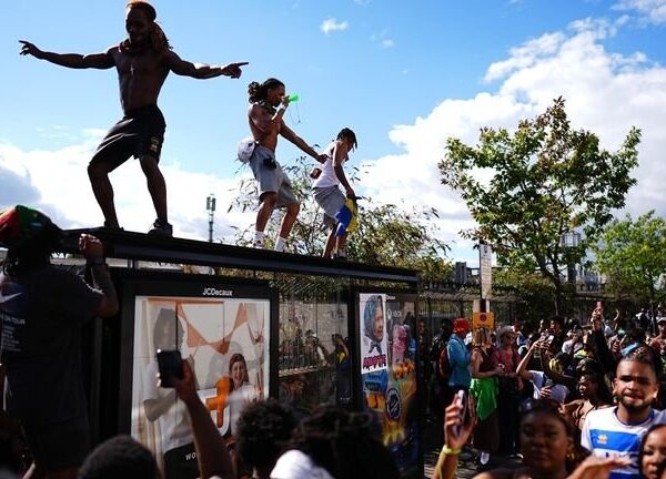 UK Residents Celebrate Notting Hill Carnival’s 60th Anniversary Amid Hundreds of Arrests