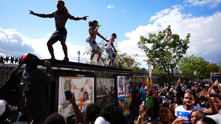 UK Residents Celebrate Notting Hill Carnival’s 60th Anniversary Amid Hundreds of Arrests